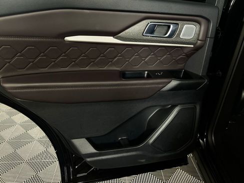 Used 2025 Ford Explorer Platinum w/ LUX Leather Package image 27