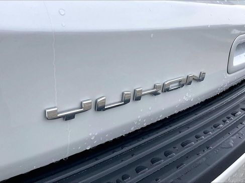 Used 2024 GMC Yukon XL SLT w/ SLT Luxury Package AWD/4WD image 21