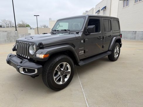 Used 2022 Jeep Wrangler Unlimited Sahara image 3