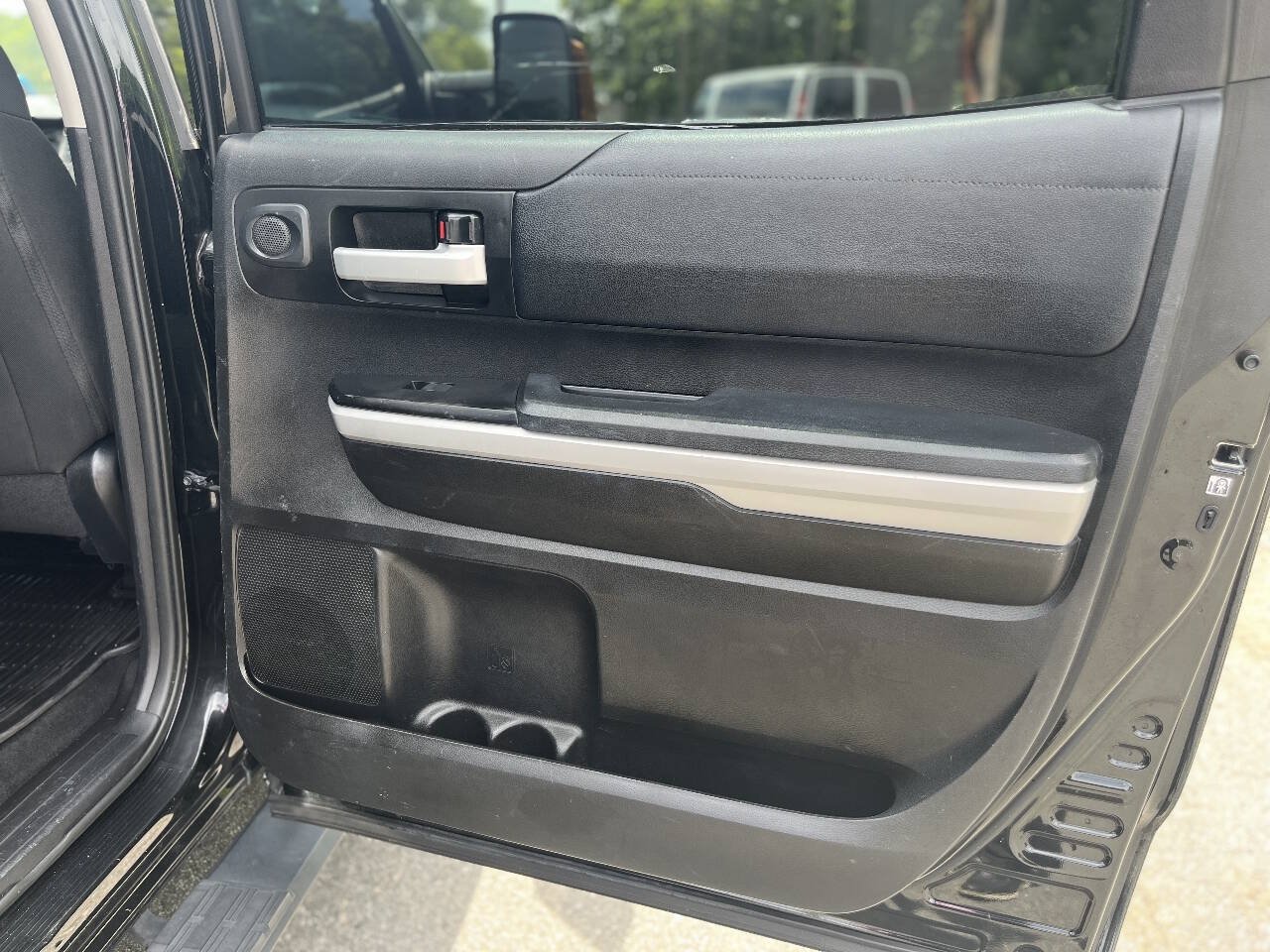 Used 2018 Toyota Tundra SR5 w/ SR5 Upgrade Package AWD/4WD image 14