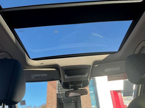 Used 2023 Nissan Rogue SV w/ SV Premium B Package image 24