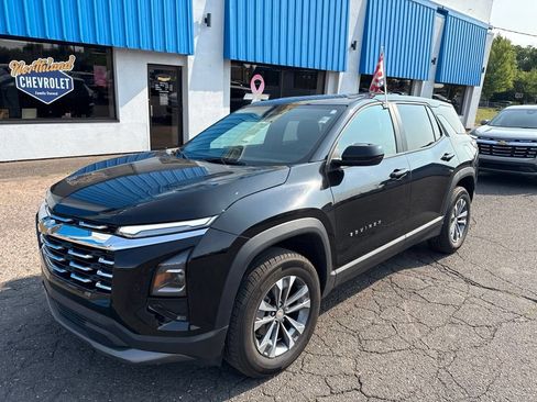 Used 2026 Chevrolet Equinox LT AWD/4WD image 2