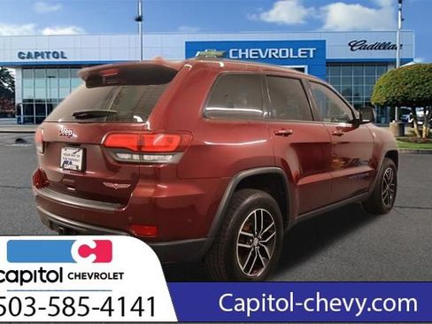 Used 2018 Jeep Grand Cherokee Trailhawk w/ Trailhawk Luxury Group AWD/4WD image 3