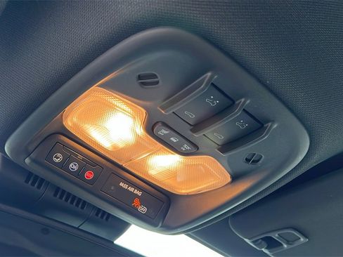 Used 2024 GMC Canyon AT4 image 22