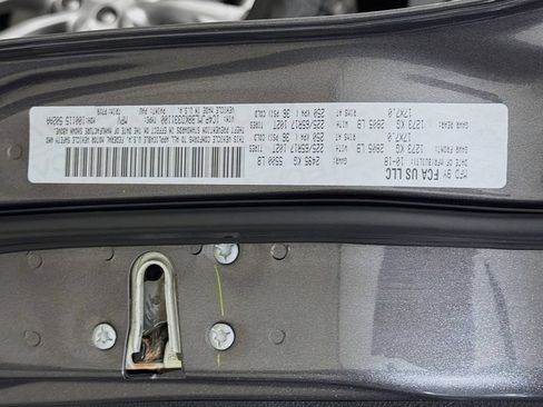 Used 2019 Jeep Cherokee Latitude Plus AWD/4WD image 28
