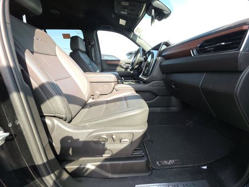 Used 2025 GMC Yukon Denali AWD/4WD image 13