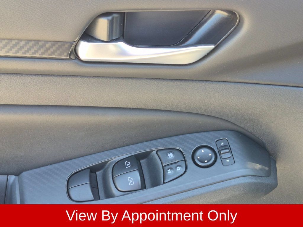 Used 2025 Nissan Altima 2.5 SV FWD image 13
