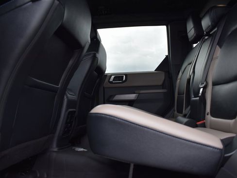 Used 2023 Ford Bronco Wildtrak image 9