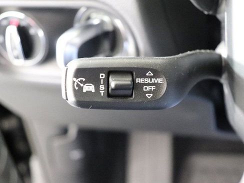 Used 2025 Porsche Macan image 38