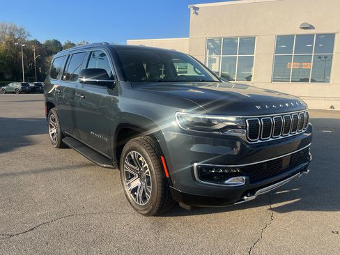 Used 2024 Jeep Wagoneer Series II w/ Convenience Group I image 3