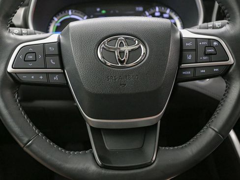 Used 2023 Toyota Highlander XLE AWD/4WD image 36