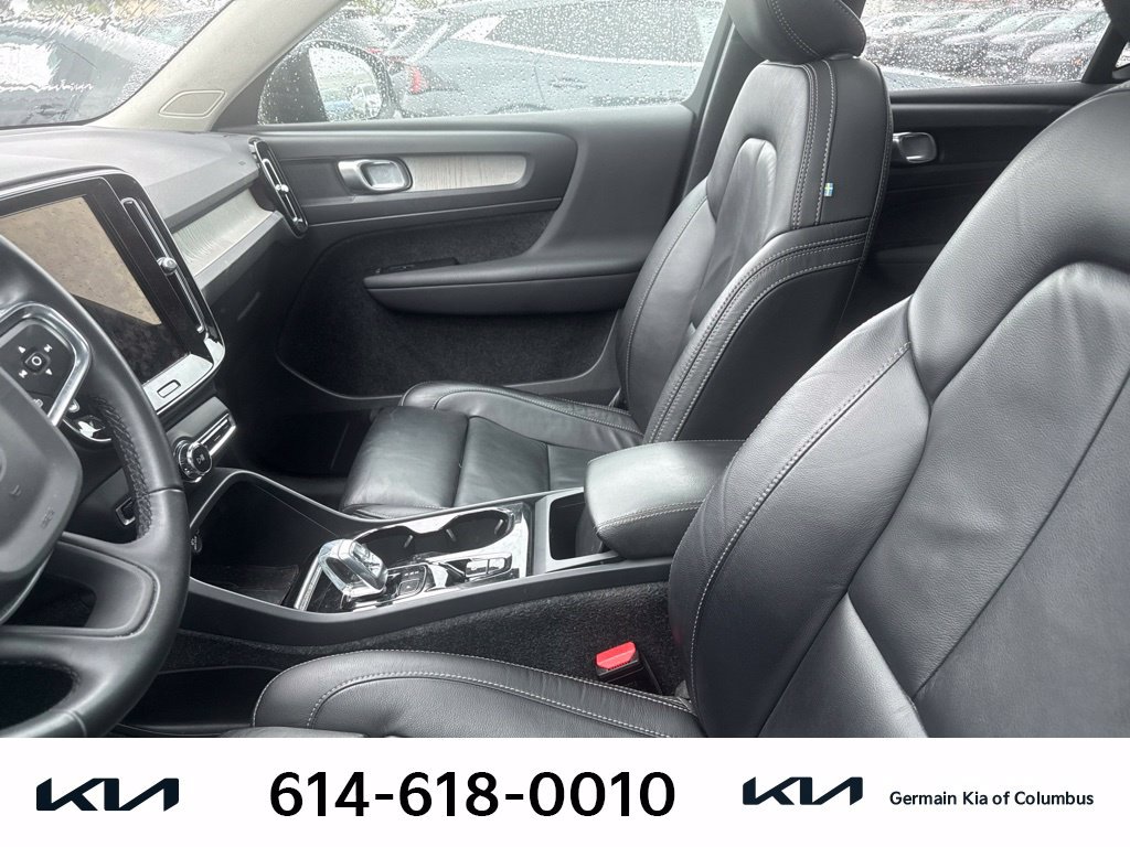 Used 2023 Volvo XC40 B5 Plus w/ Driver Assist Package AWD/4WD image 9