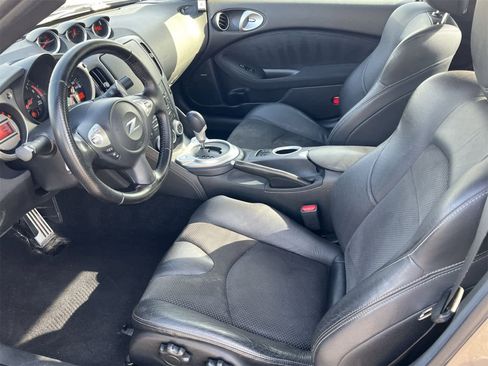 Used 2010 Nissan 370Z Touring w/ Sport Pkg image 10