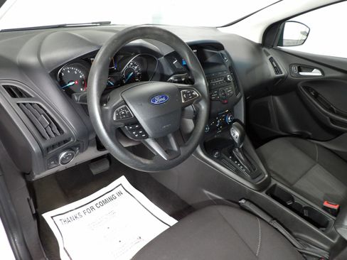 Used 2018 Ford Focus SE FWD image 9