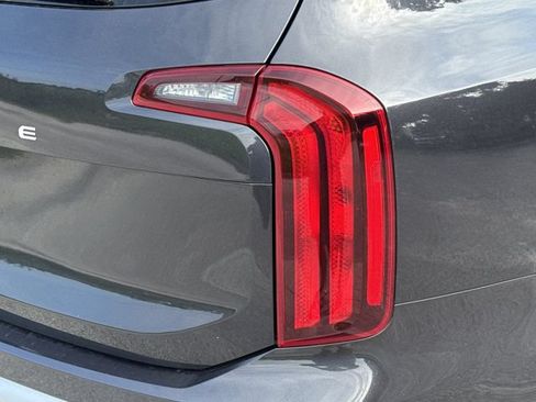Used 2025 Kia Telluride S FWD image 10