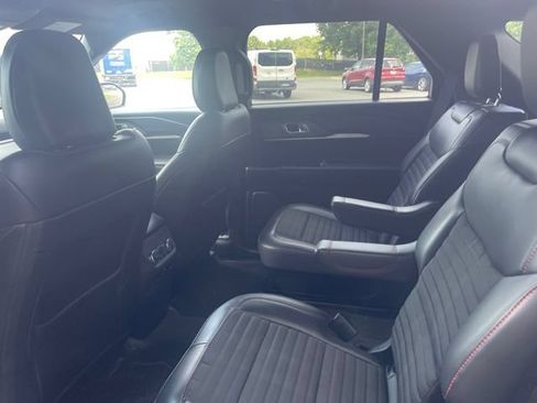 Used 2025 Ford Explorer ST-Line w/ Premium Package AWD/4WD image 10