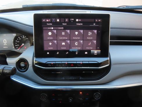 Used 2024 Jeep Compass Limited image 17