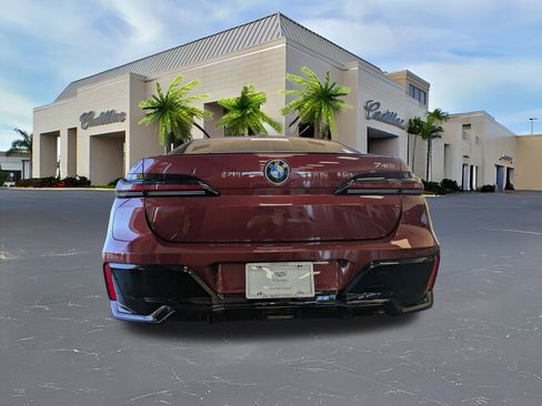 Used 2023 BMW 740i image 4