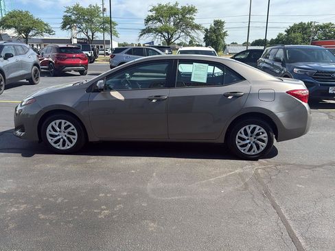 Used 2017 Toyota Corolla LE FWD image 4