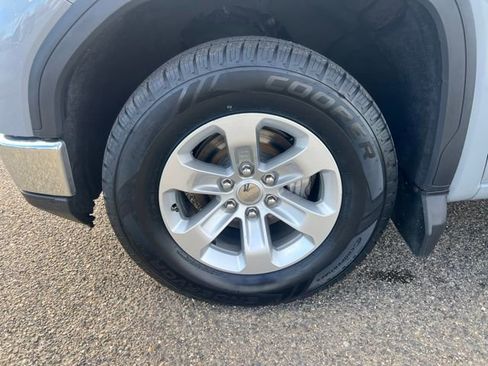 Used 2025 GMC Sierra 1500 SLE w/ Preferred Package image 10