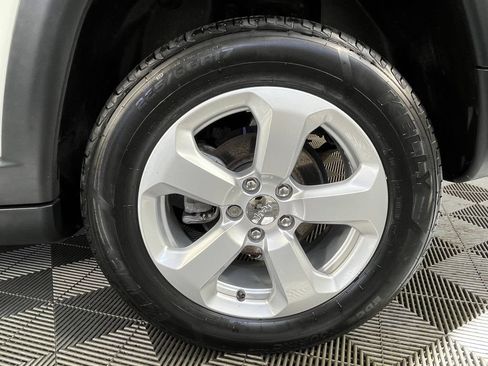 Used 2020 Jeep Compass Latitude w/ Cold Weather Group AWD/4WD image 17