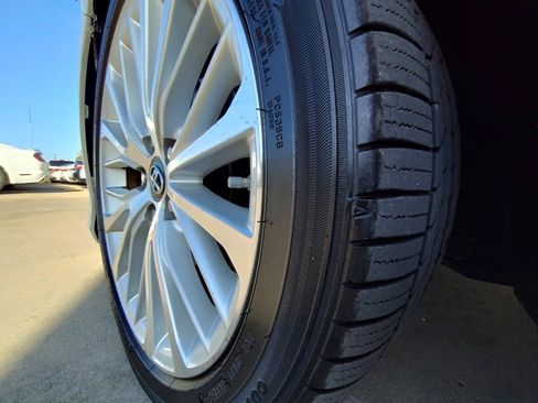 Used 2018 Toyota Camry XLE image 47