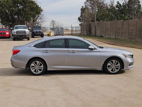 Used 2018 Honda Accord LX image 3
