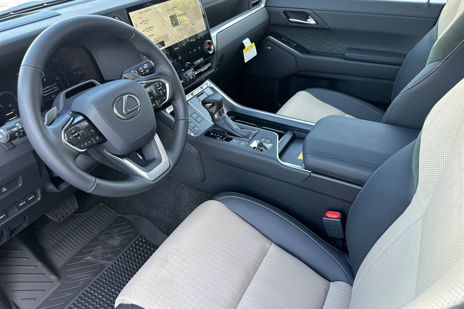 Used 2026 Lexus GX 550 AWD/4WD image 4