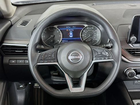 Used 2024 Nissan Altima 2.5 SV image 18