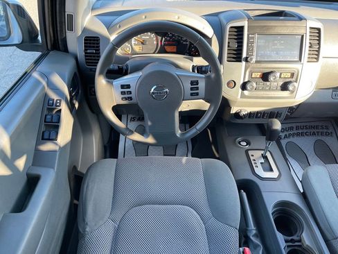 Used 2020 Nissan Frontier SV w/ Midnight Edition Floor Mats image 6