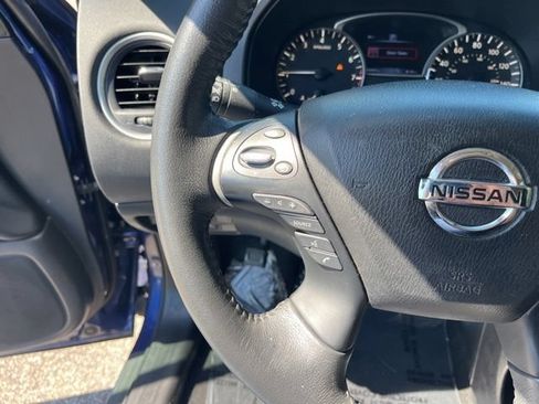 Used 2017 Nissan Pathfinder SV w/ SV Tech Package FWD image 21