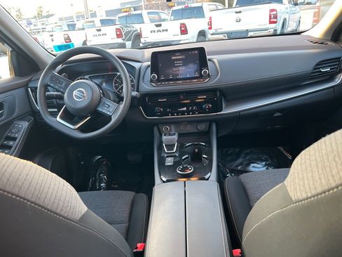 Used 2021 Nissan Rogue SV image 13