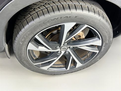 Used 2022 Volvo XC40 T5 R-Design w/ Advanced Package image 29