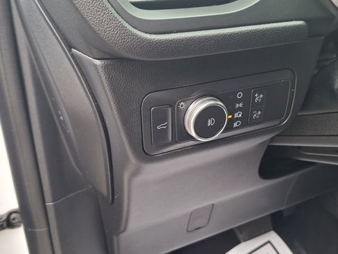Used 2021 Ford Escape SEL w/ Technology Package FWD image 10