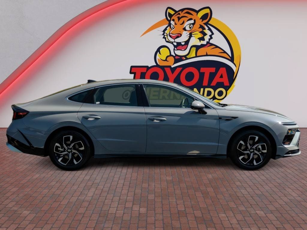 Used 2025 Hyundai Sonata SEL FWD image 4