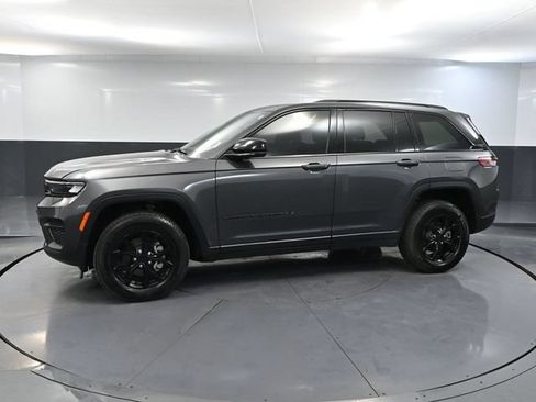 Used 2024 Jeep Grand Cherokee Altitude AWD/4WD image 12