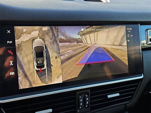 Certified 2023 Porsche Cayenne Platinum Edition image 17