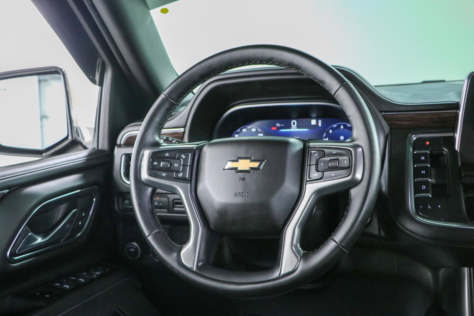 Used 2023 Chevrolet Tahoe LT w/ Luxury Package RWD image 13