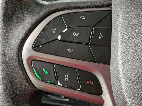 Used 2020 Jeep Cherokee Latitude Plus image 18