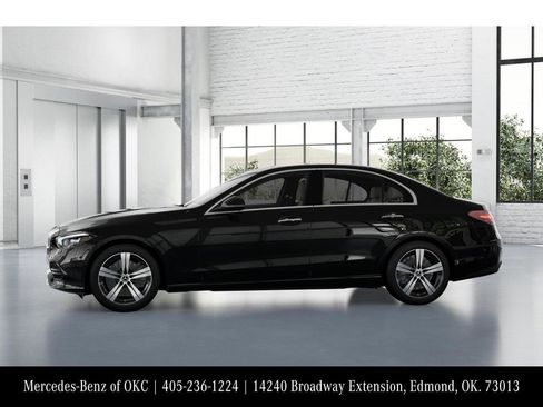 Used 2025 Mercedes-Benz C 300 4MATIC Sedan image 35