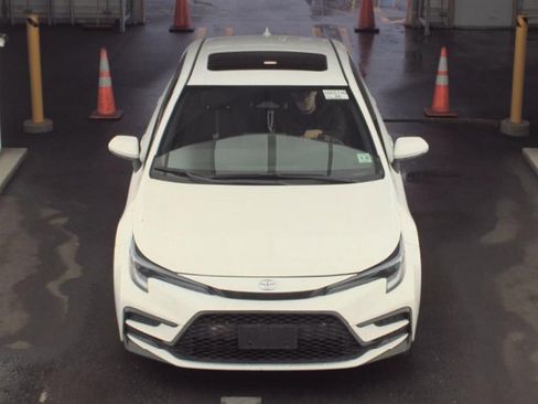 Used 2025 Toyota Corolla SE w/ SE Premium Package image 2