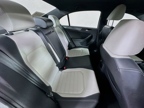 Used 2017 Volkswagen Jetta Sport FWD image 11