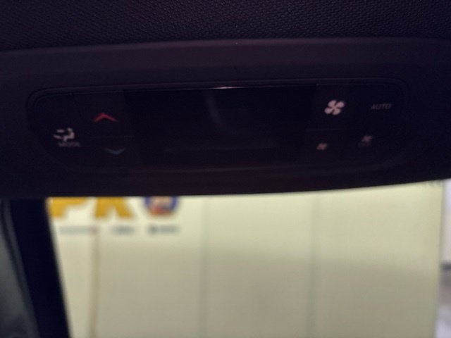 Used 2025 Chrysler Pacifica Select FWD image 45