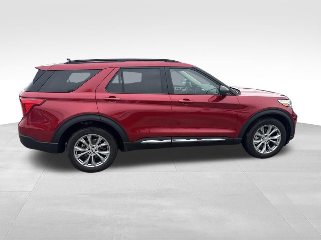 Used 2023 Ford Explorer XLT w/ Equipment Group 202A AWD/4WD image 8