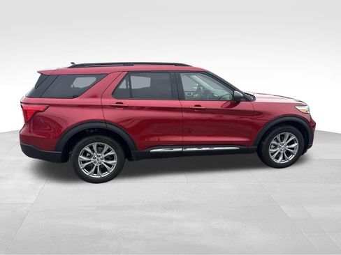 Used 2023 Ford Explorer XLT w/ Equipment Group 202A AWD/4WD image 8
