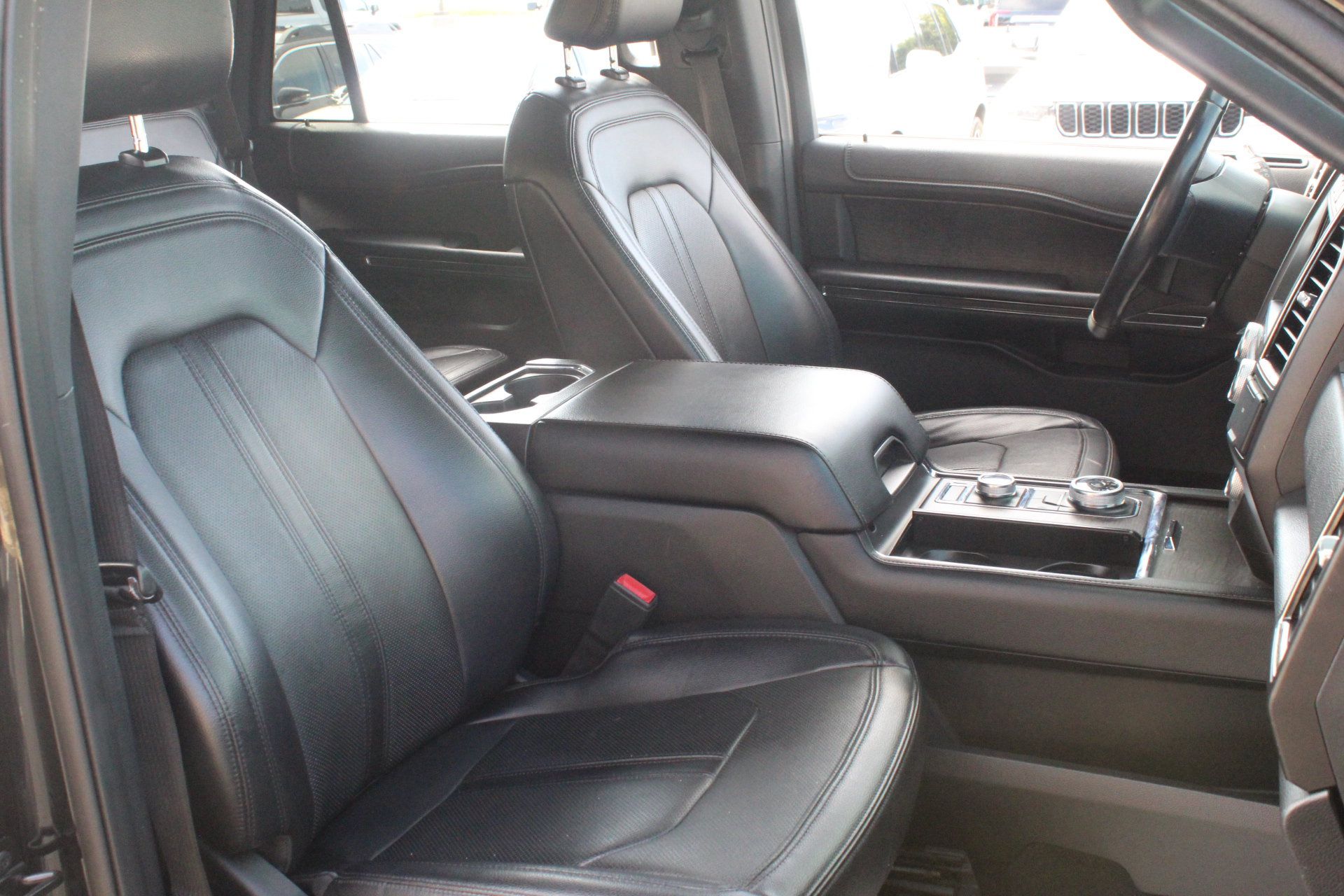 Used 2021 Ford Expedition Limited AWD/4WD image 34