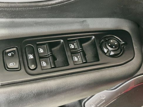 Used 2023 Jeep Renegade Latitude AWD/4WD image 15