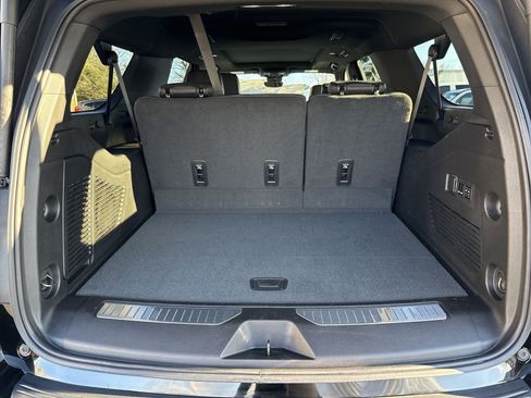 Used 2024 Chevrolet Suburban High Country image 25