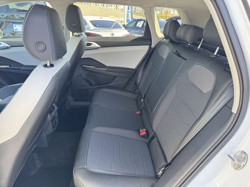 Used 2025 Volkswagen Taos SE image 35