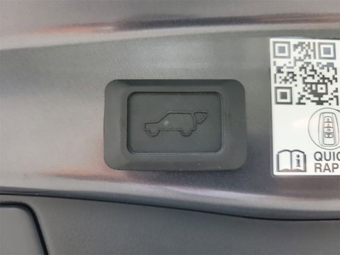 Used 2025 Toyota RAV4 Limited image 9